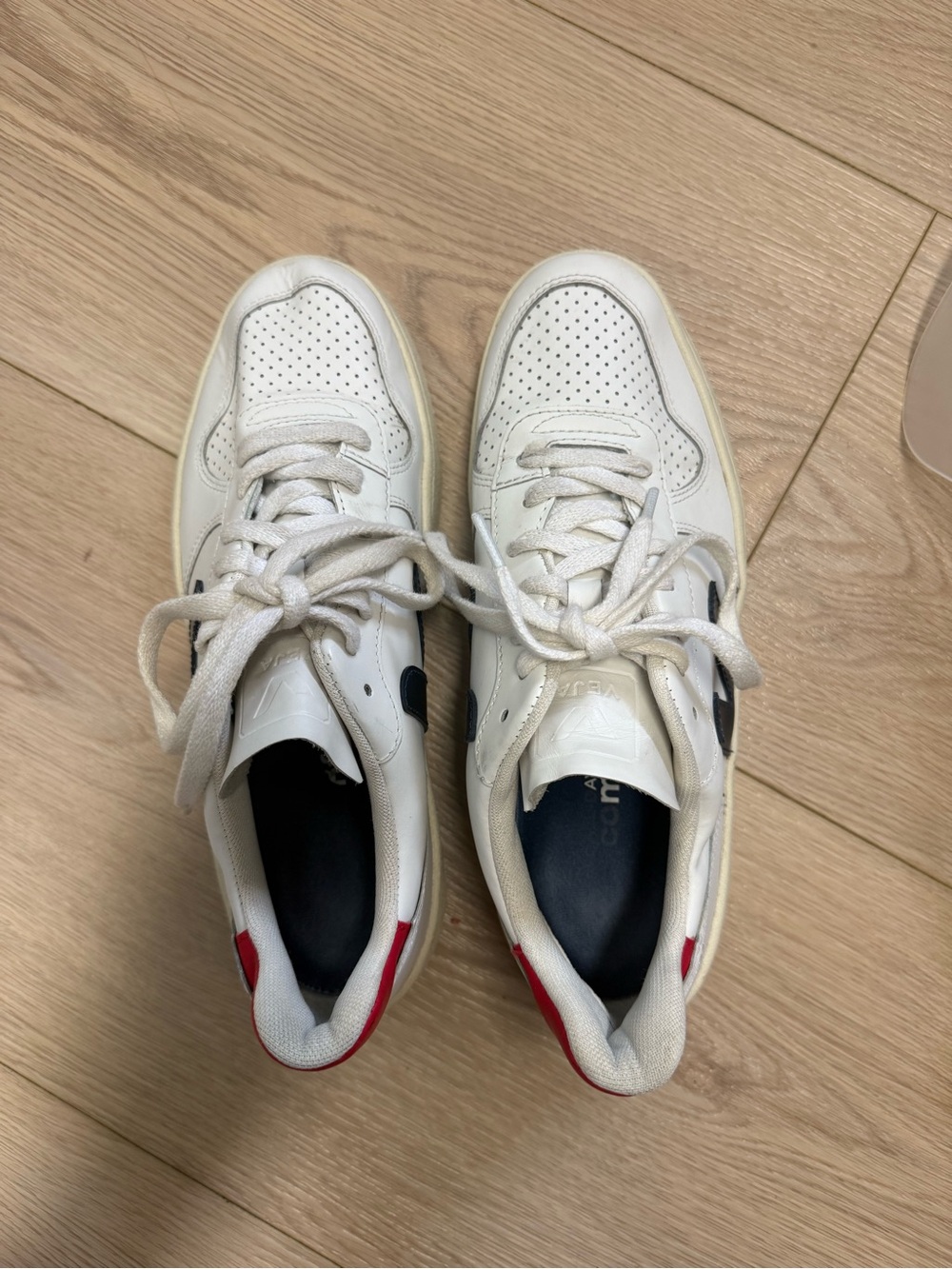 Veja V-10 sneakers in the White Nautico Pekin colorway Woman’s Size 8 - Picture 7 of 8